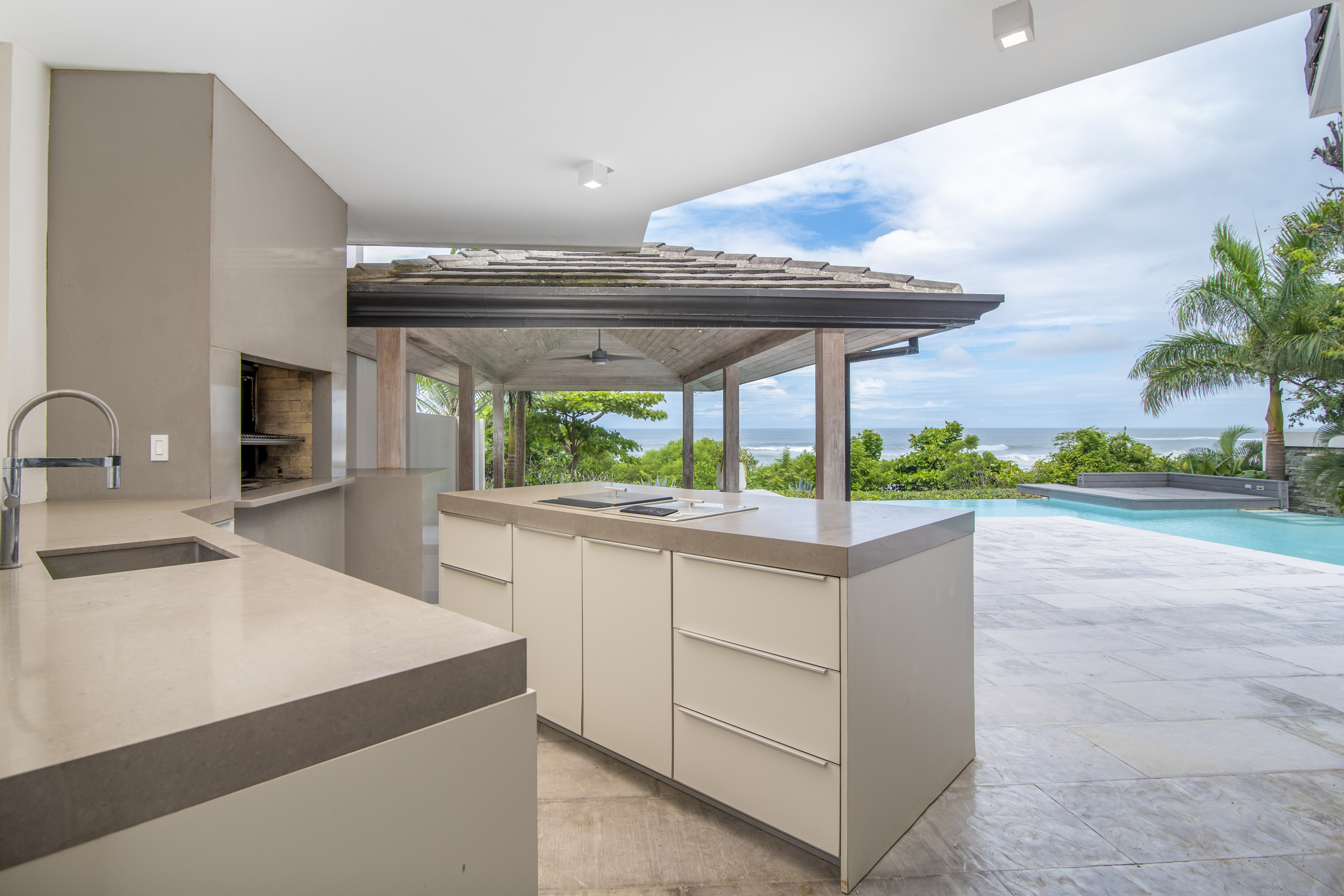Outdoor Kitchen