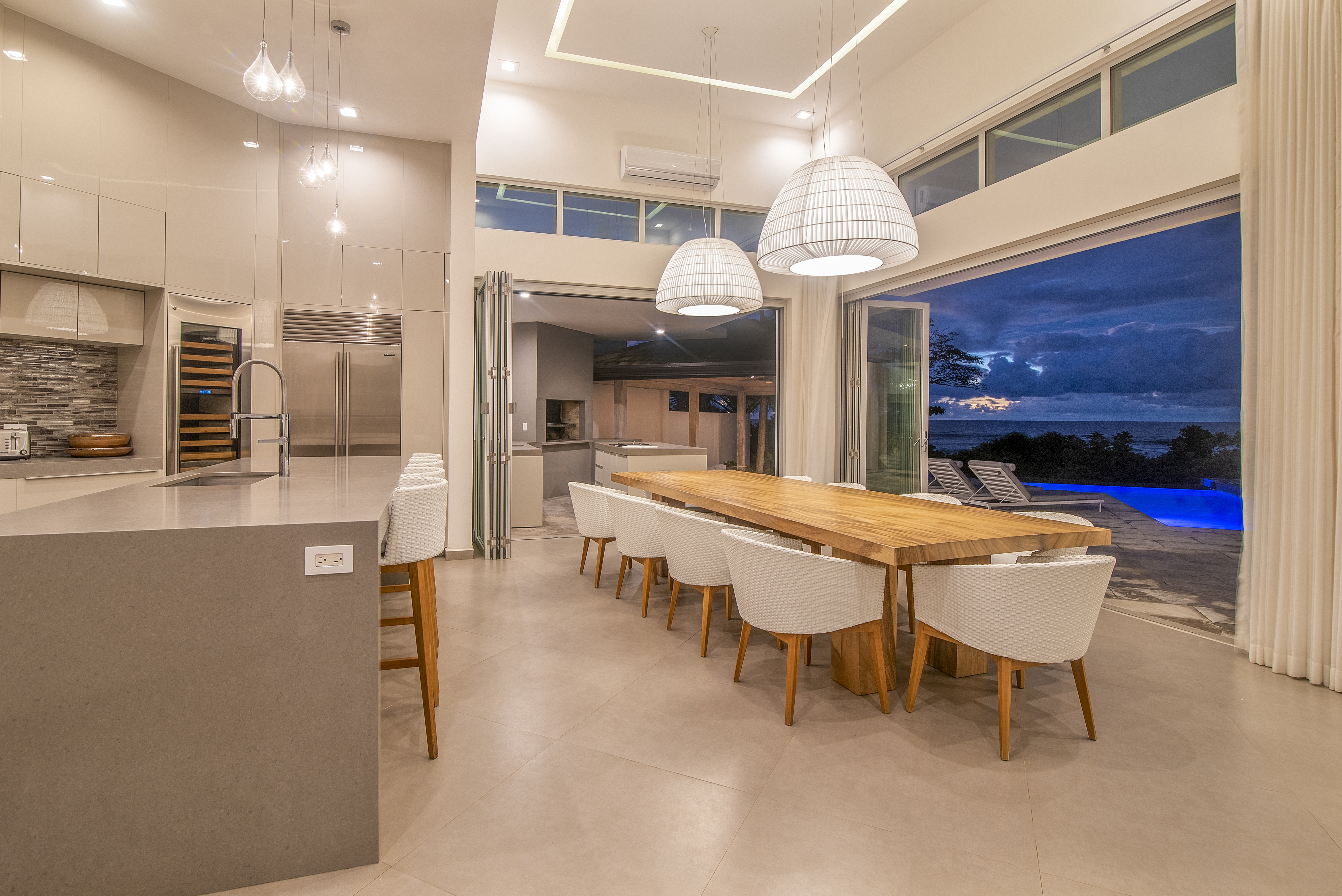 Kitchen & Dining Table