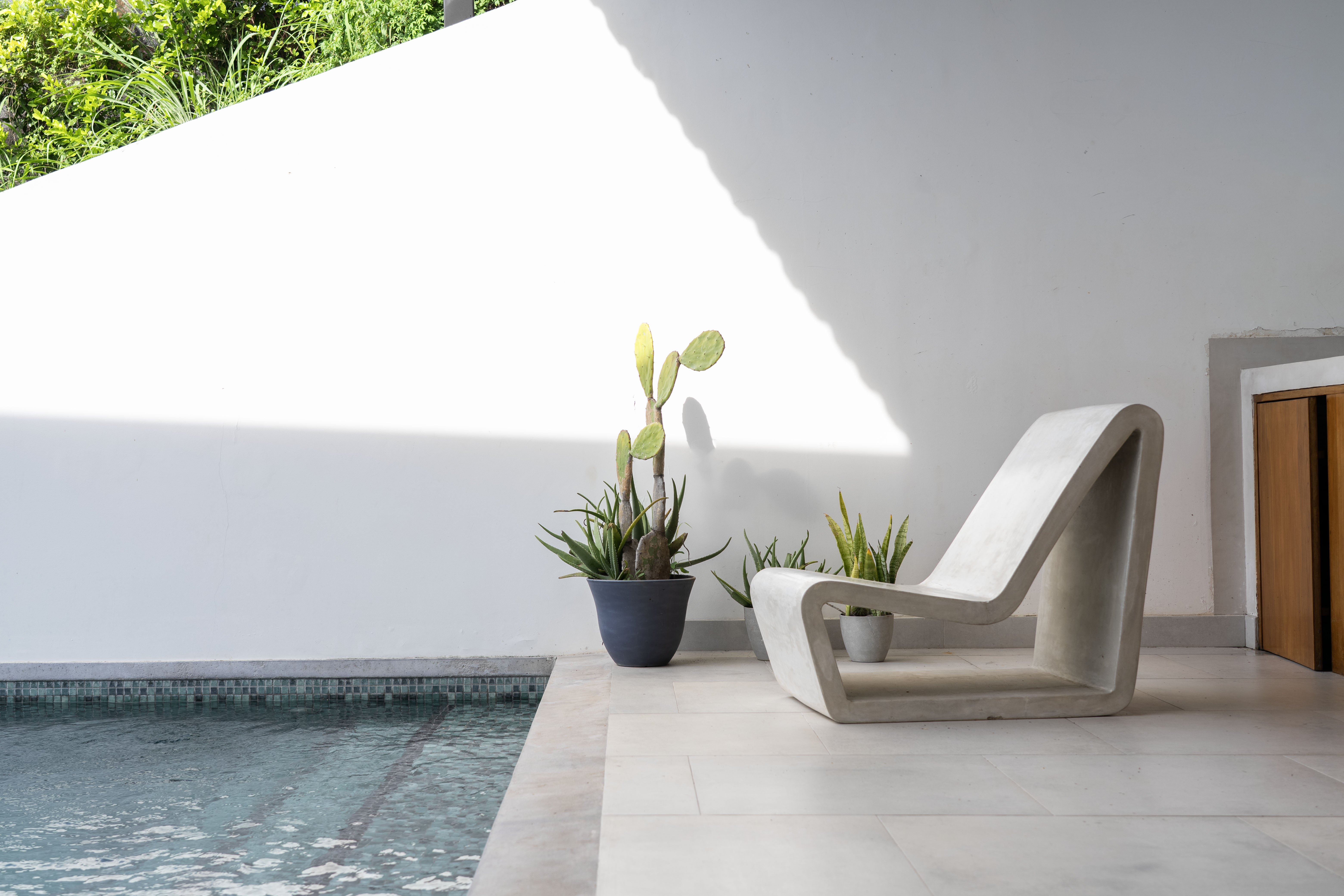 Lounge nook with white sculpted walls and sunlight