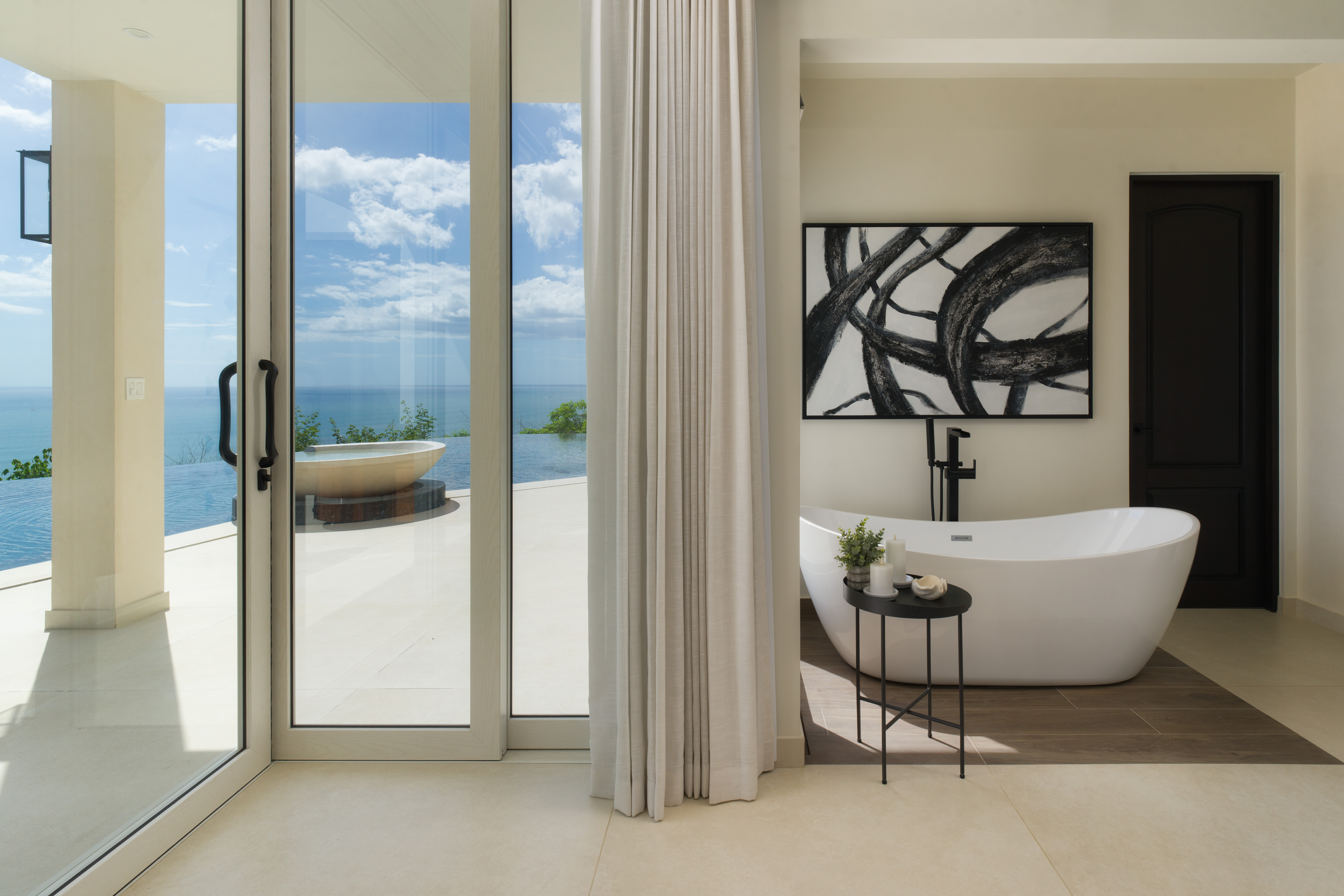 Master bedrooms with bathtub