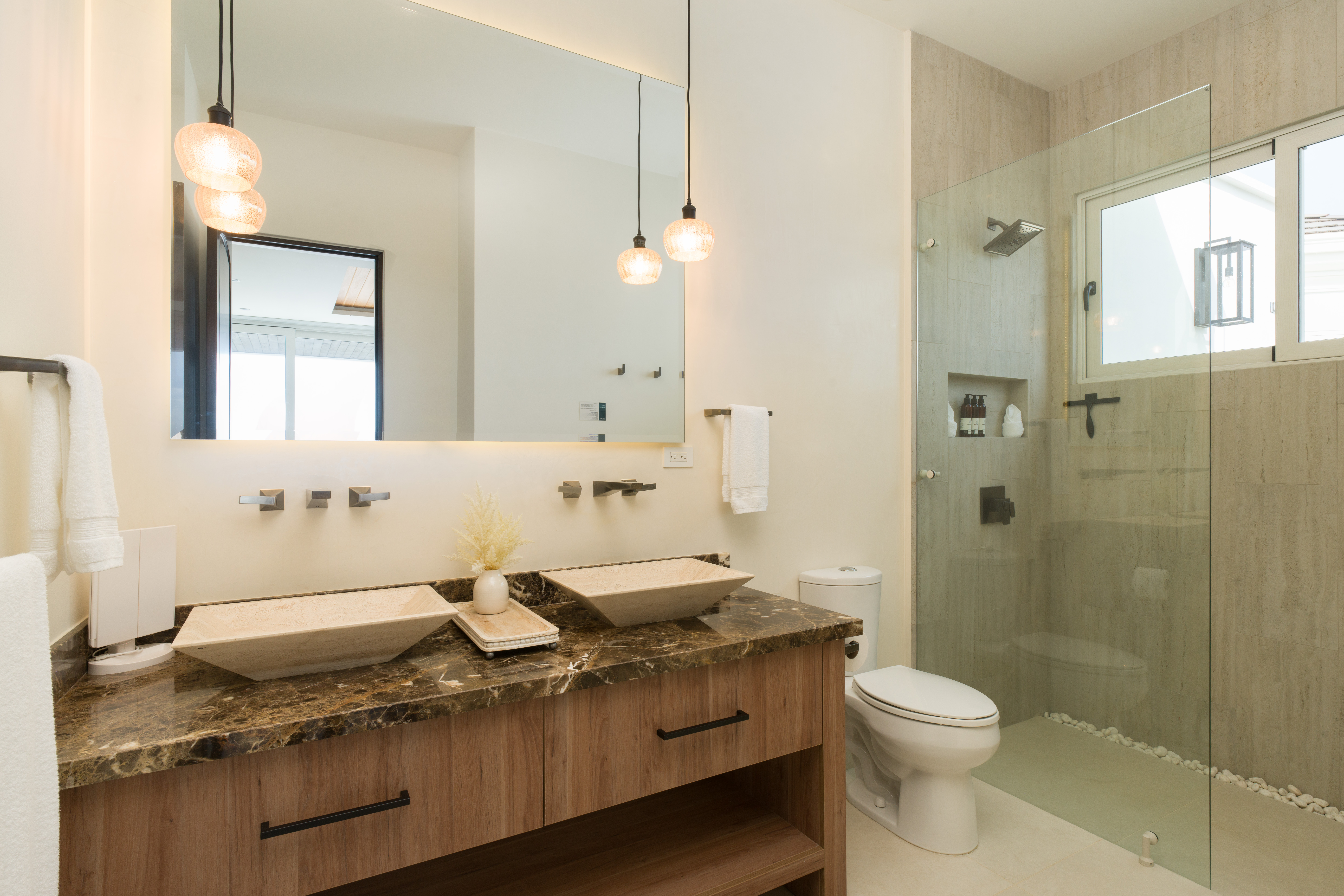 Suite upstairs bathroom