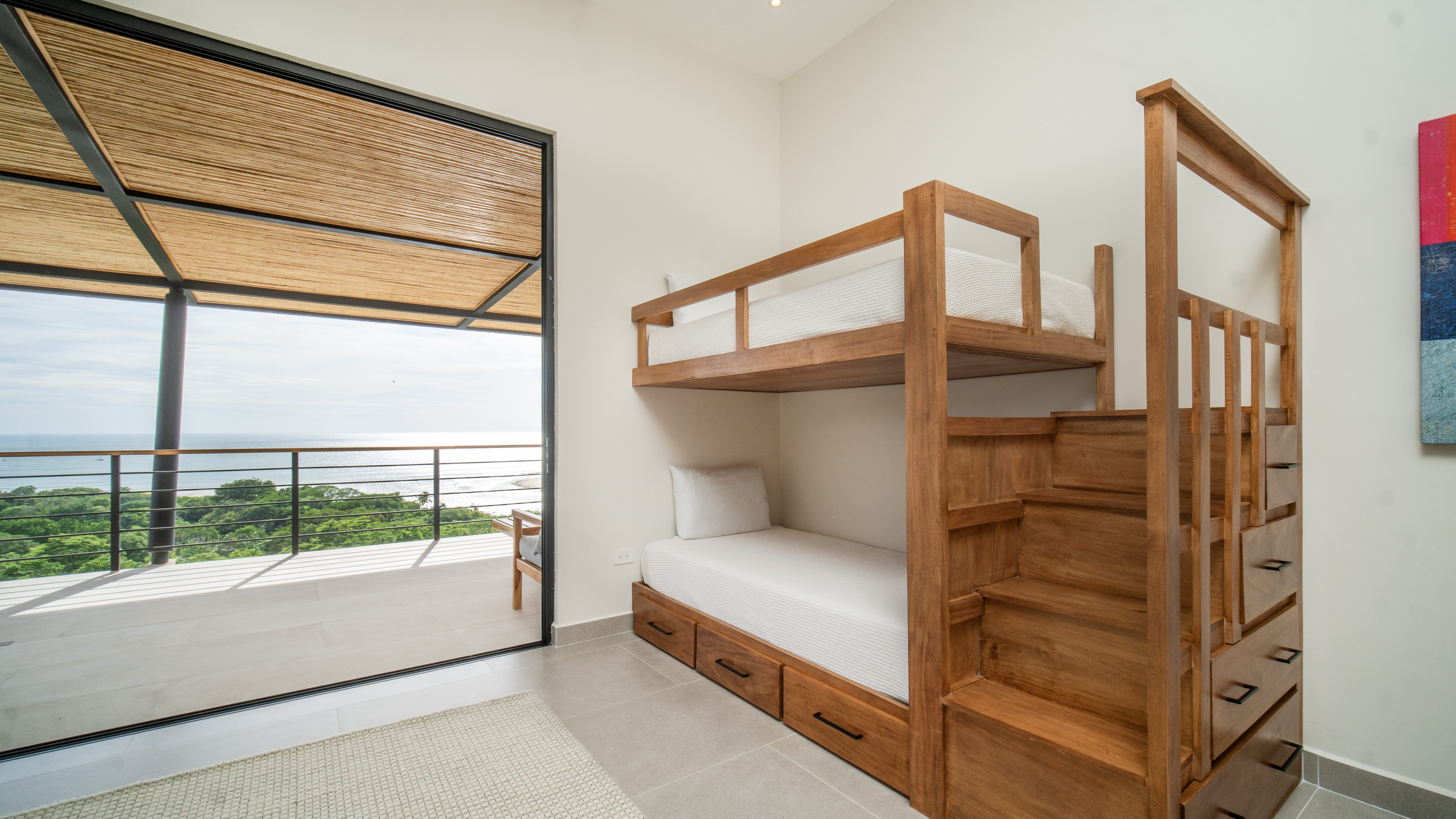 Family-friendly bedroom 