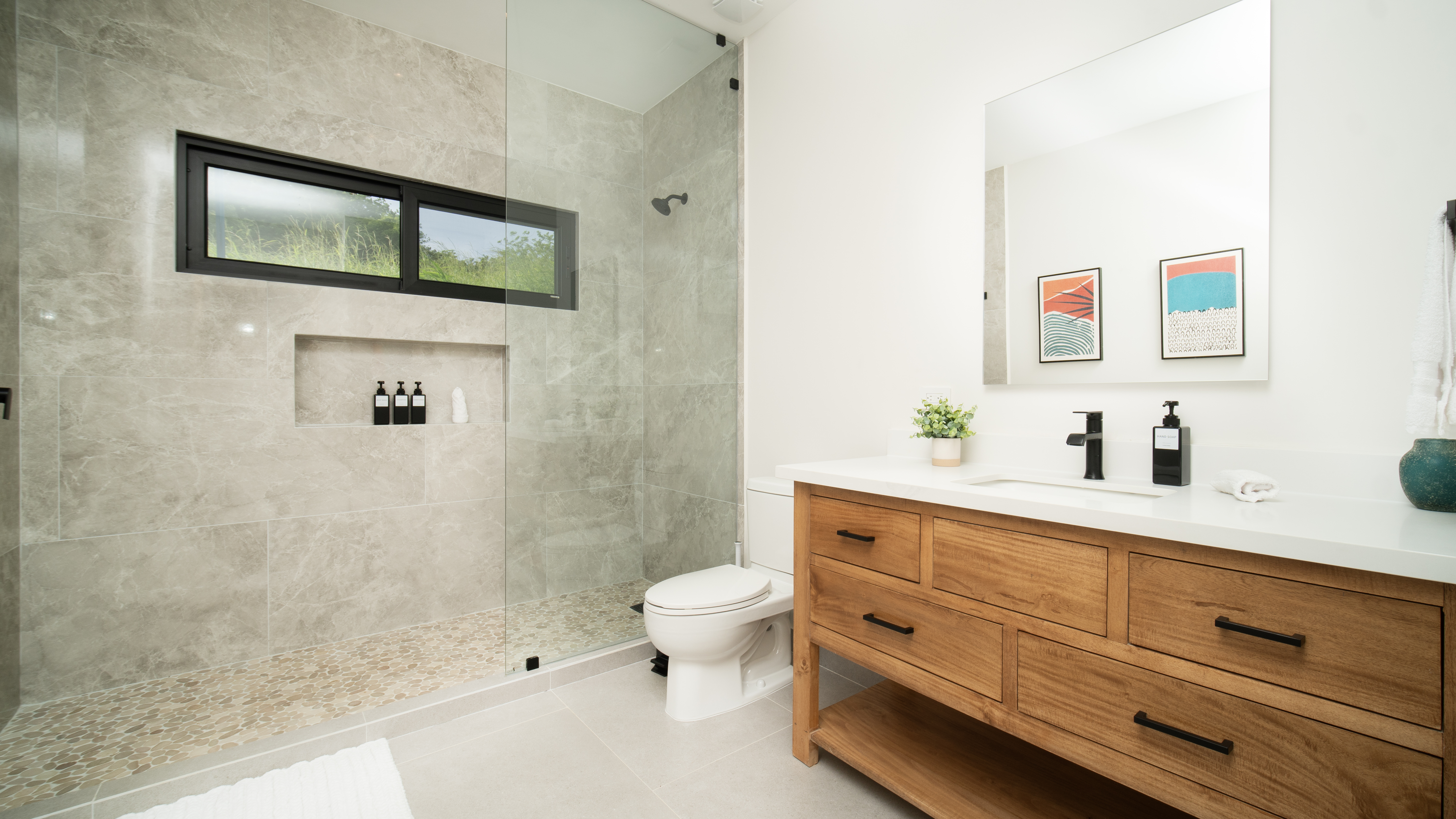 Tastefully decorated and spacious master\'s bathroom