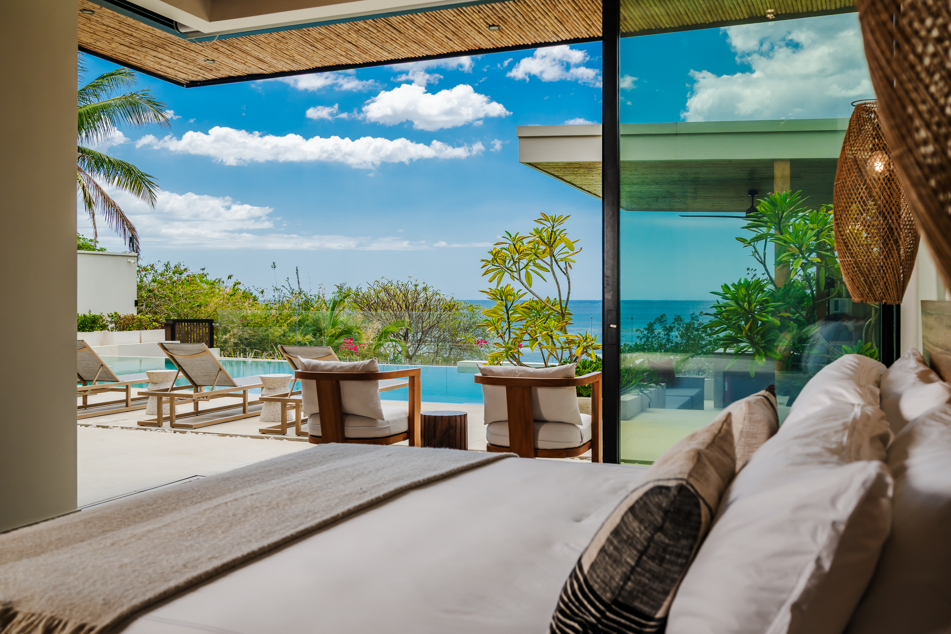 Downstairs ocean view King bed Suite