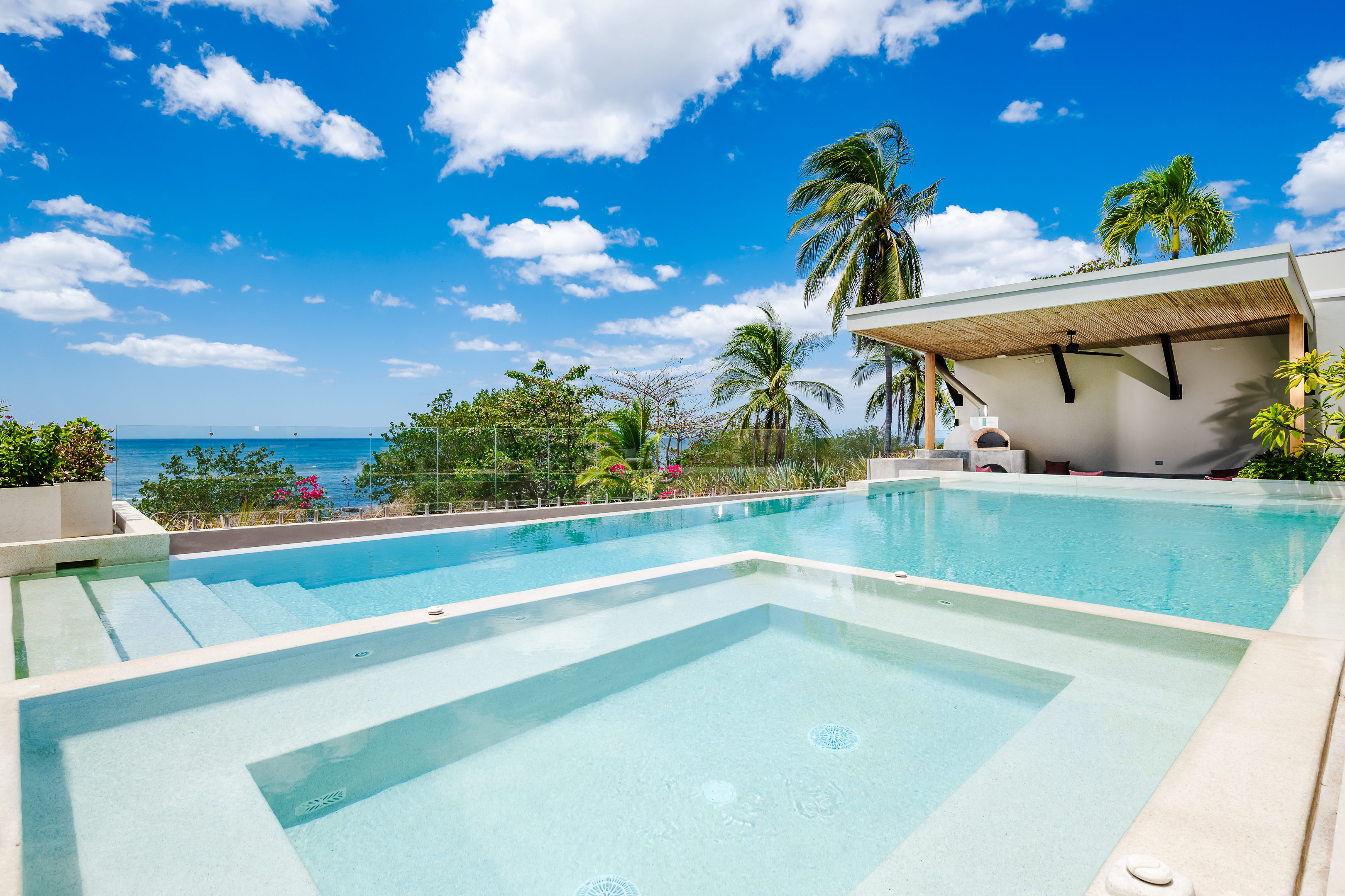 Relaxing Pool and Jacuzzi Area