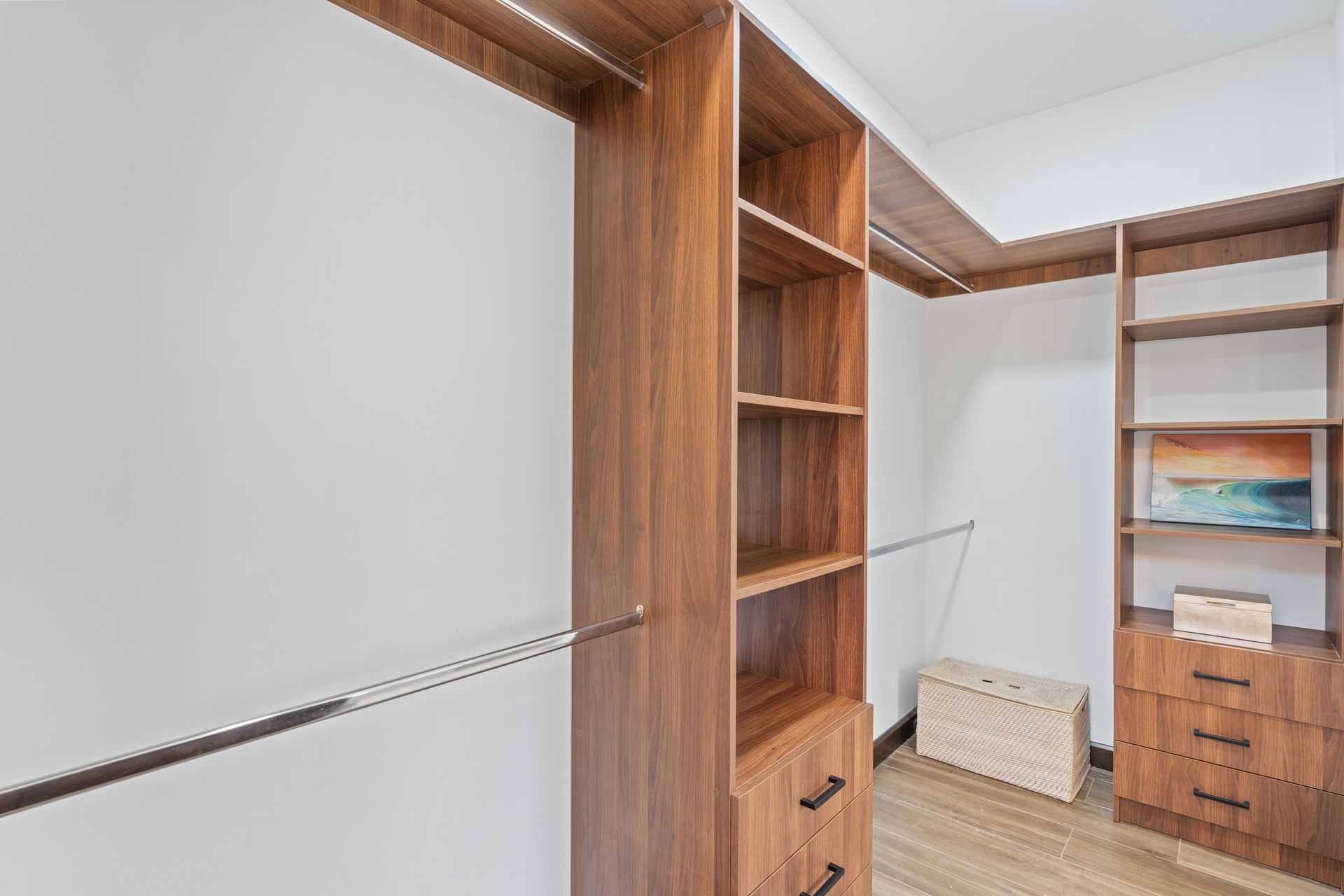 Walk in closet 