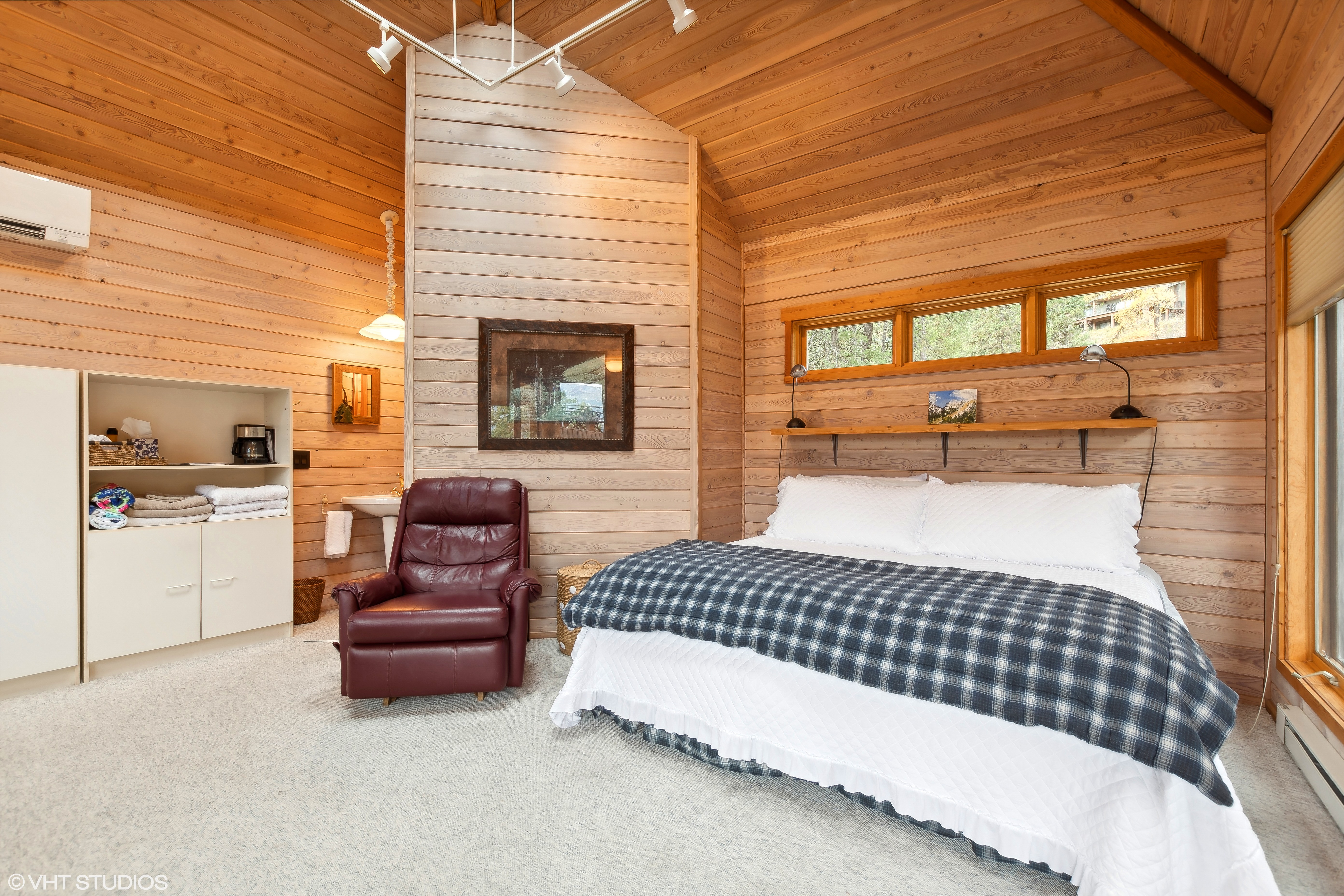 King bedroom in cabana