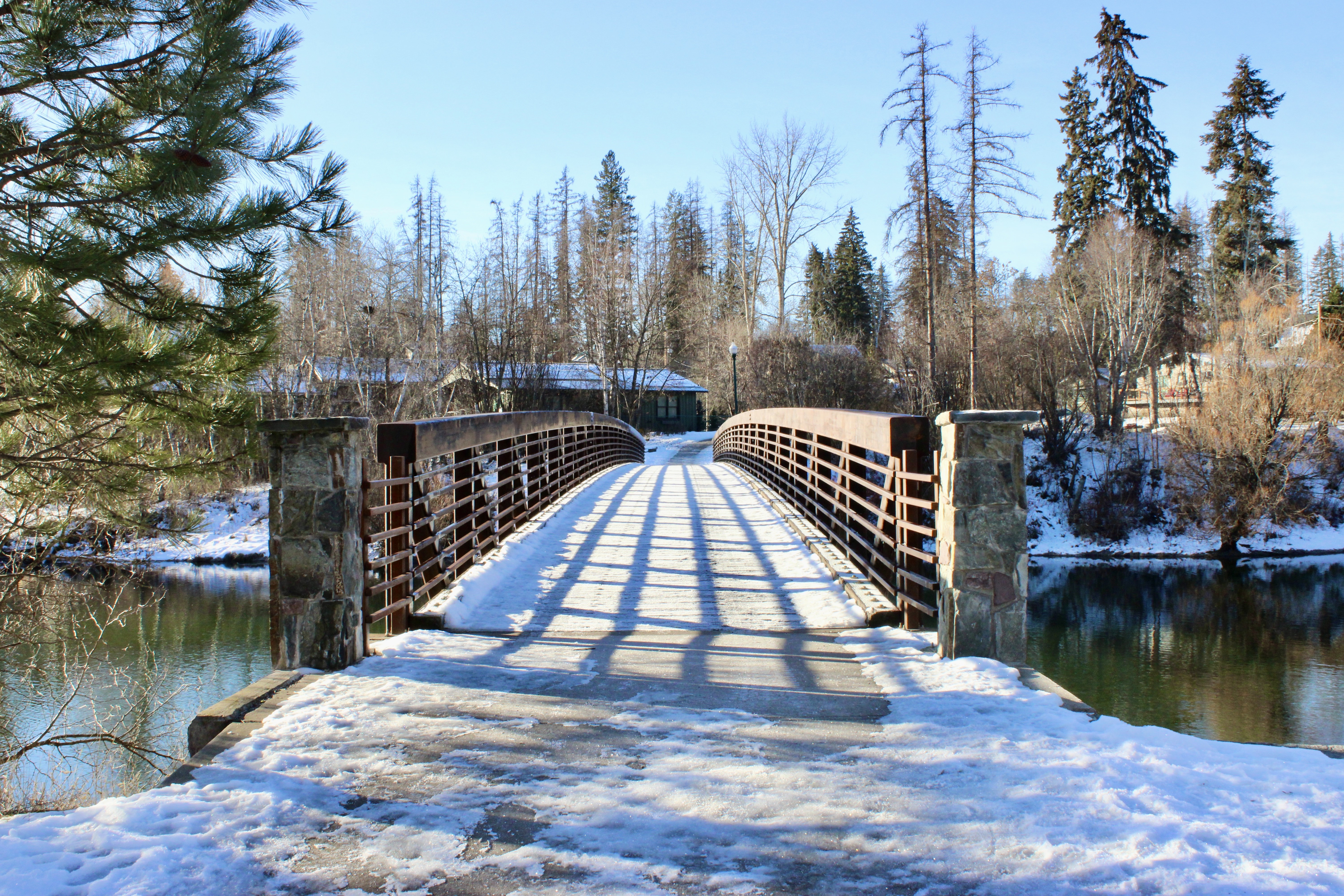 Walking bridge over Whitefish River