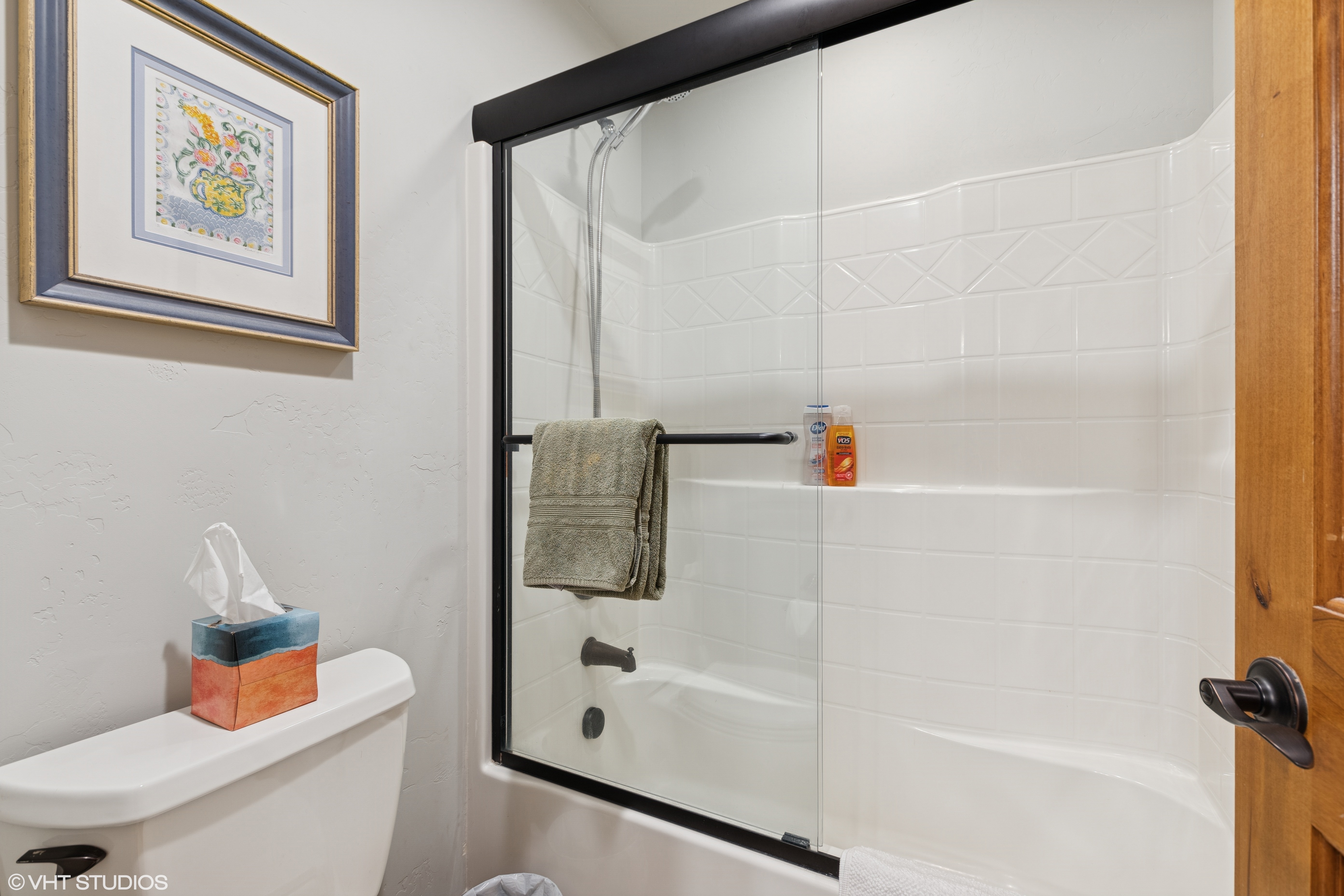 Shared Guest Bath Upstairs