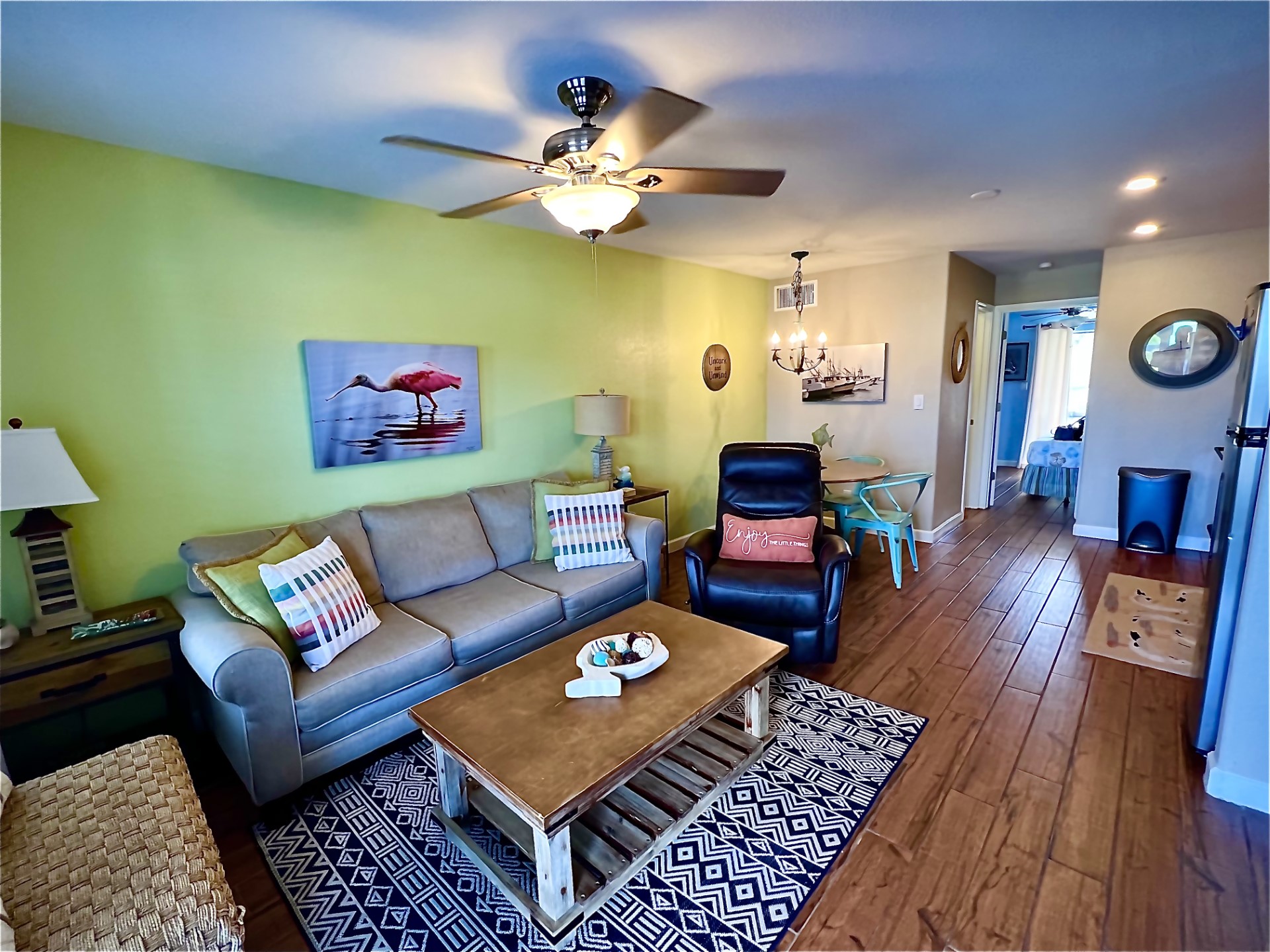 Seashore relaxation on the water condo on a sunny day...... | Photo 3