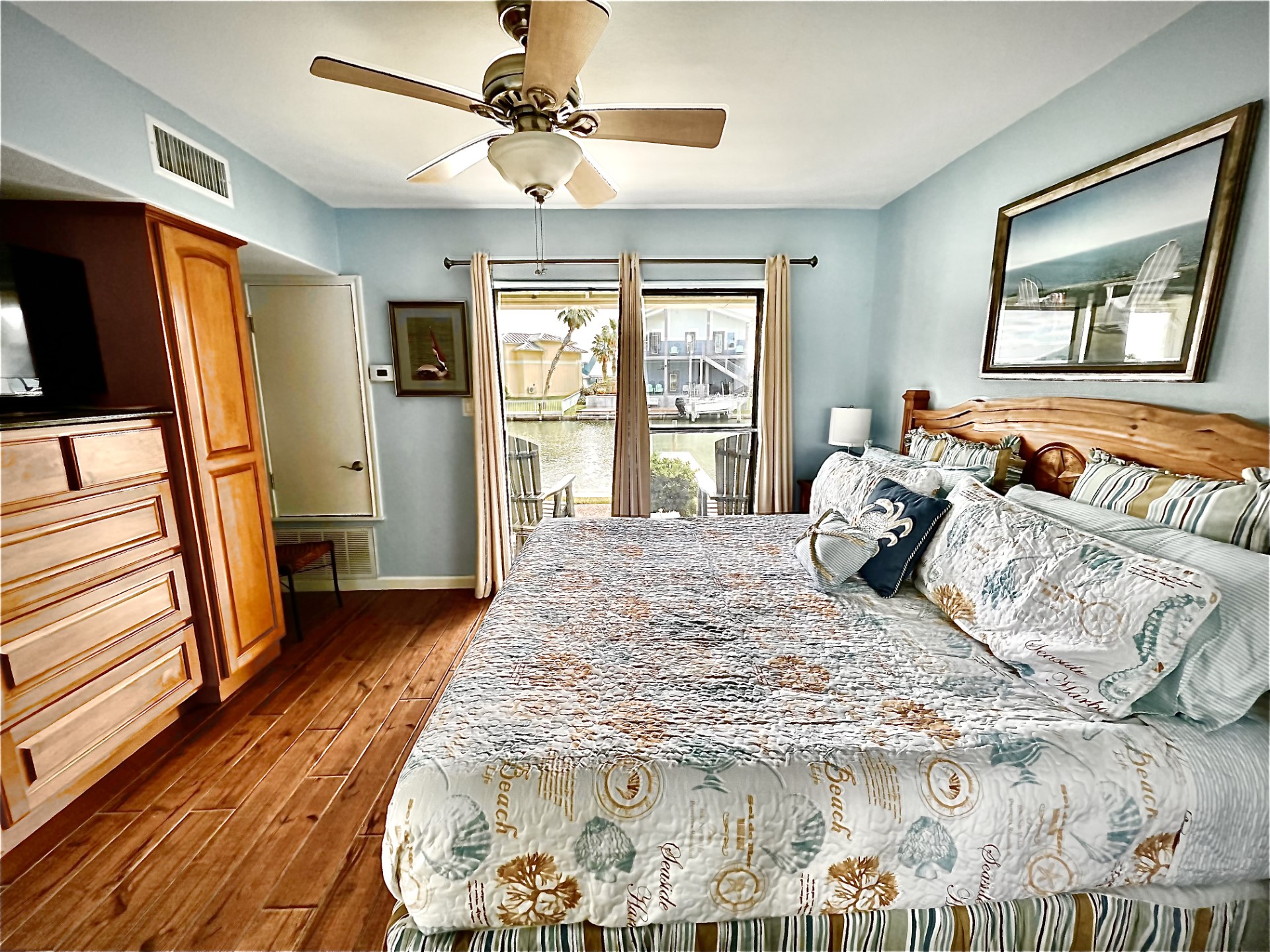 Seashore relaxation on the water condo on a sunny day...... | Photo 7