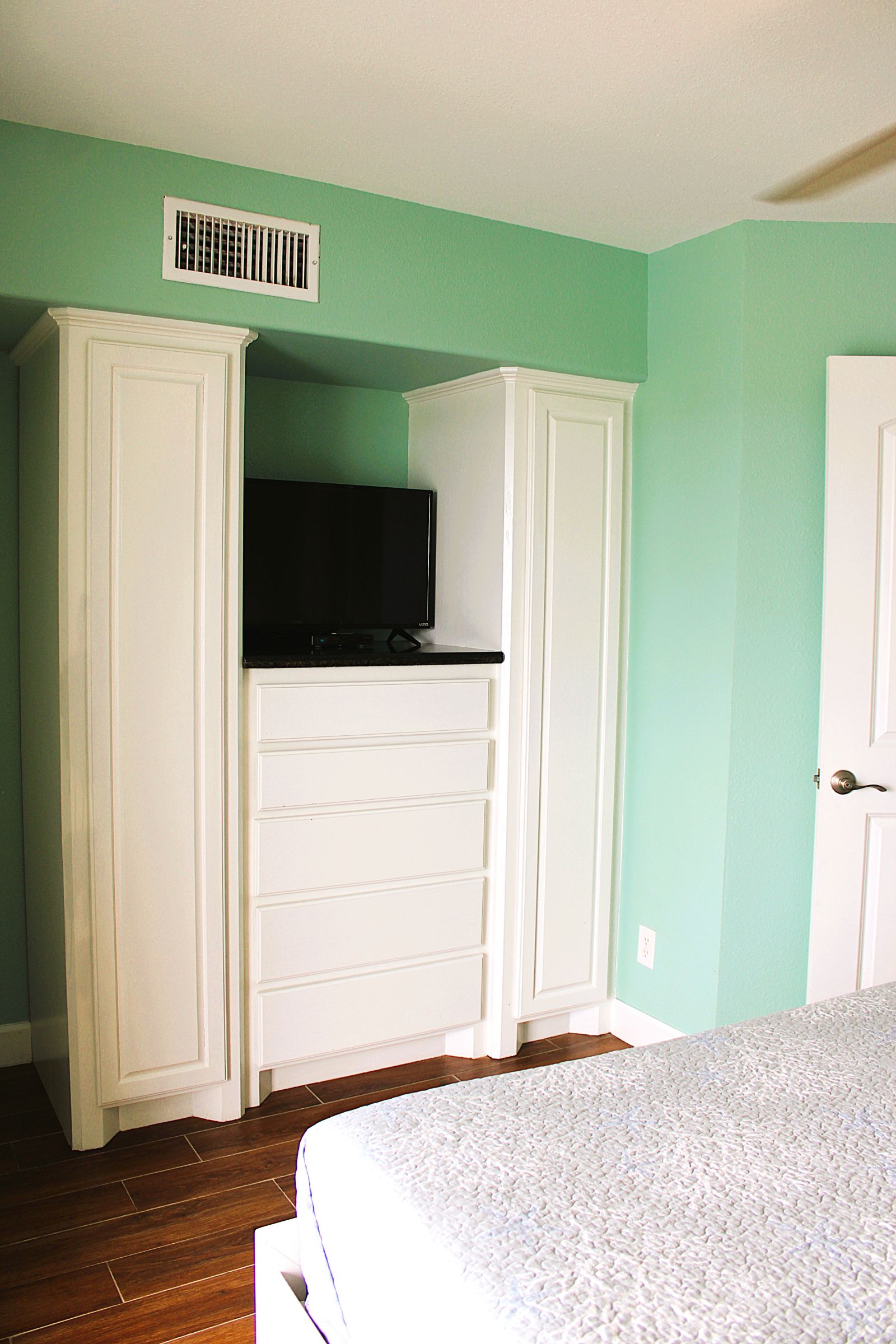 Second floor condo with canal view | Photo 7