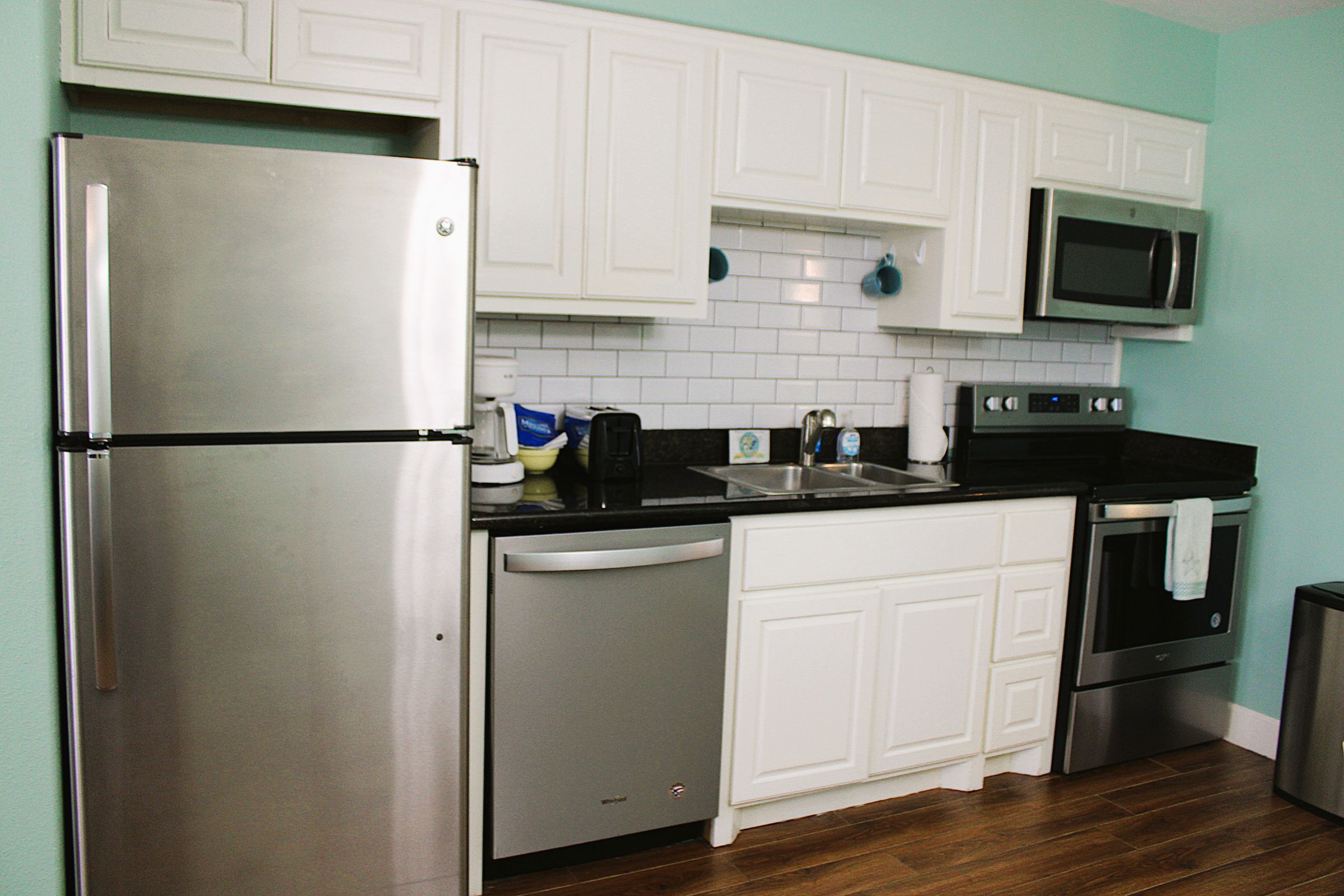 Second floor condo with canal view | Photo 5