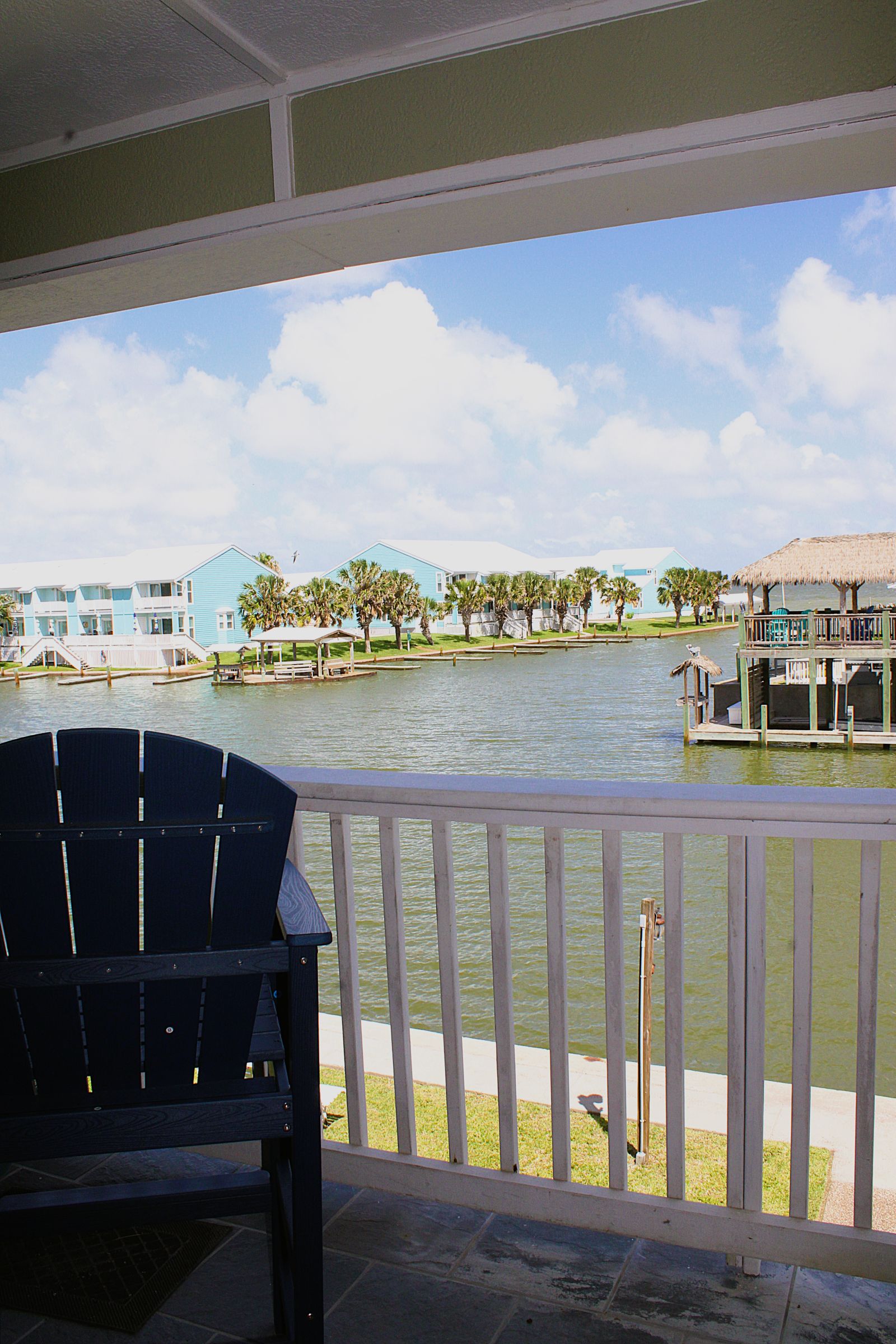 Modern retreat on the water | Photo 6