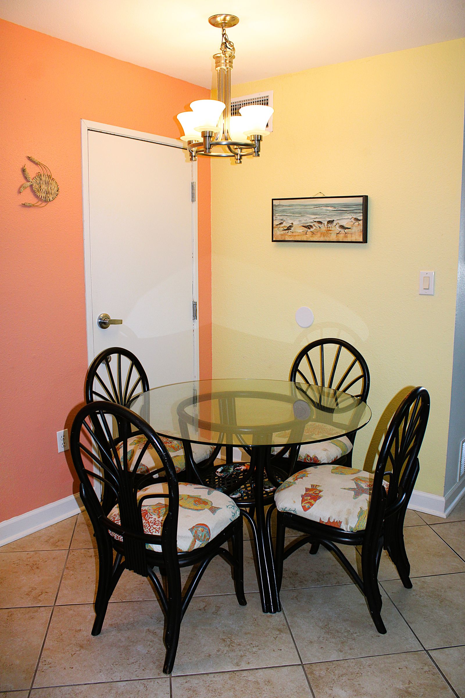 Serene is spending a day in this condo | Photo 6