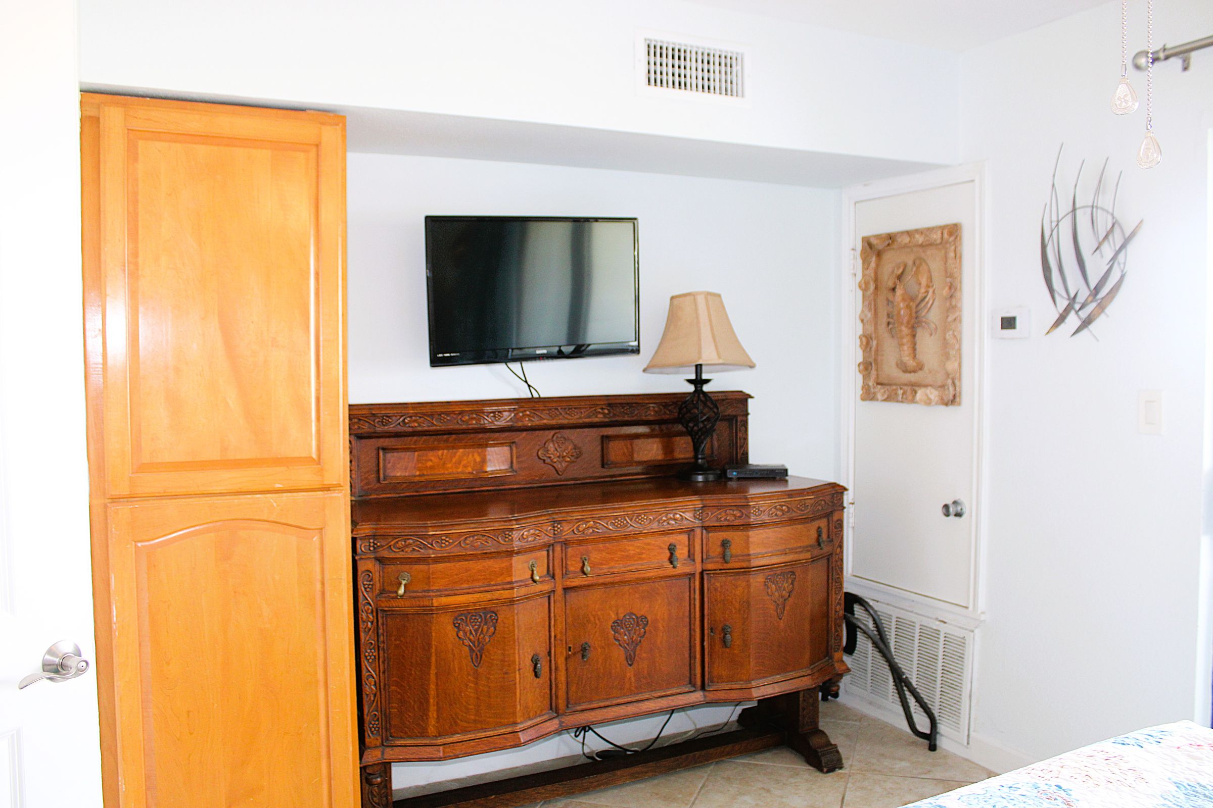 Serene is spending a day in this condo | Photo 2