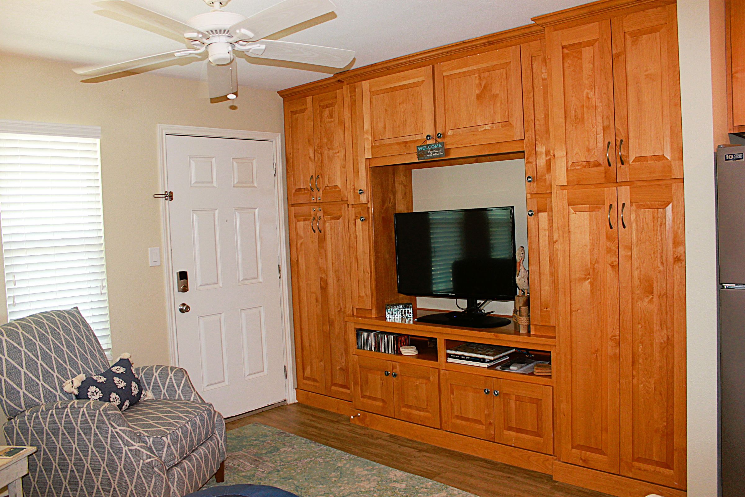 Fantastic water view from comfortable cozy condo | Photo 6