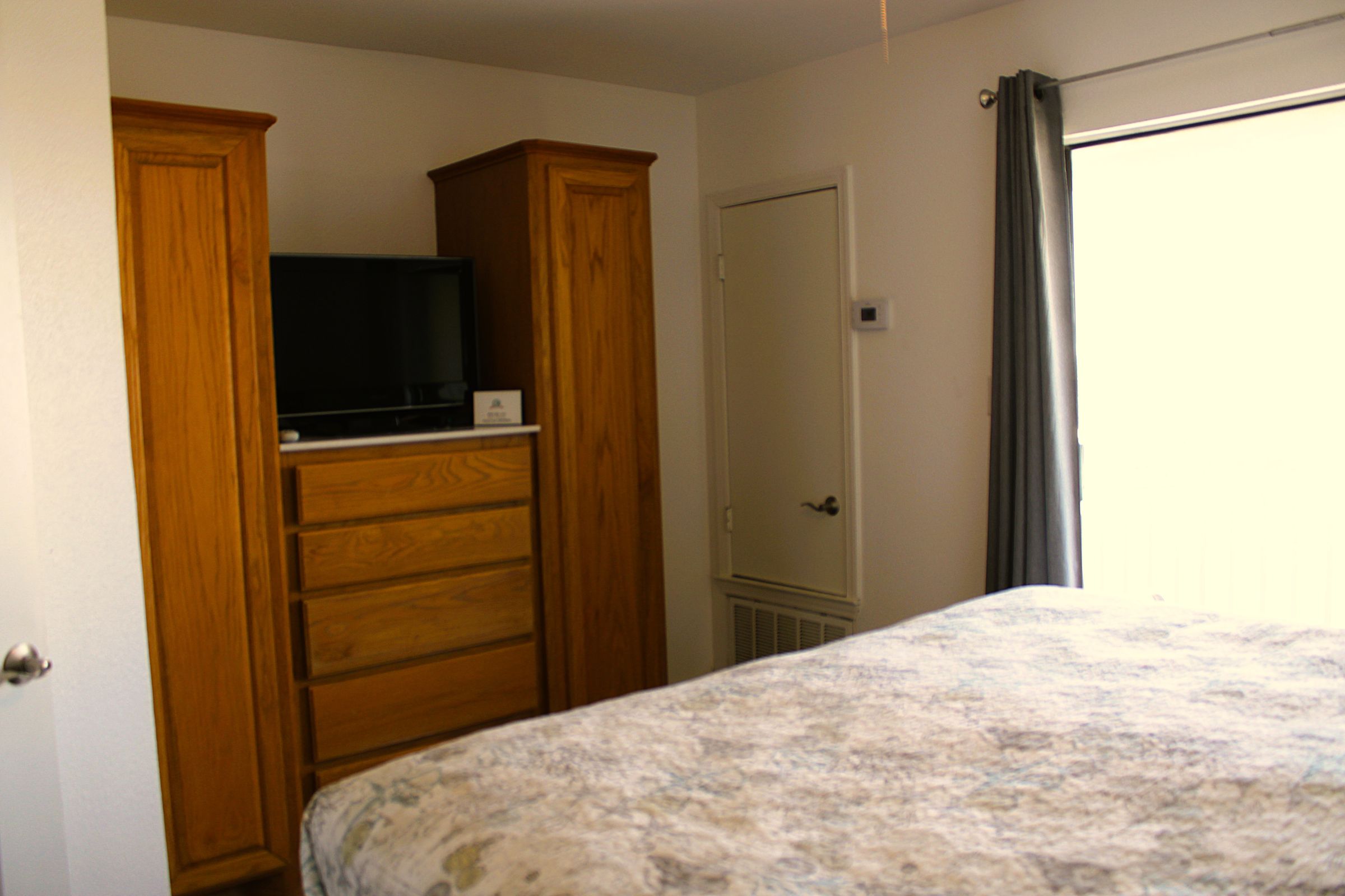 One bedroom condo with open canal view | Photo 2