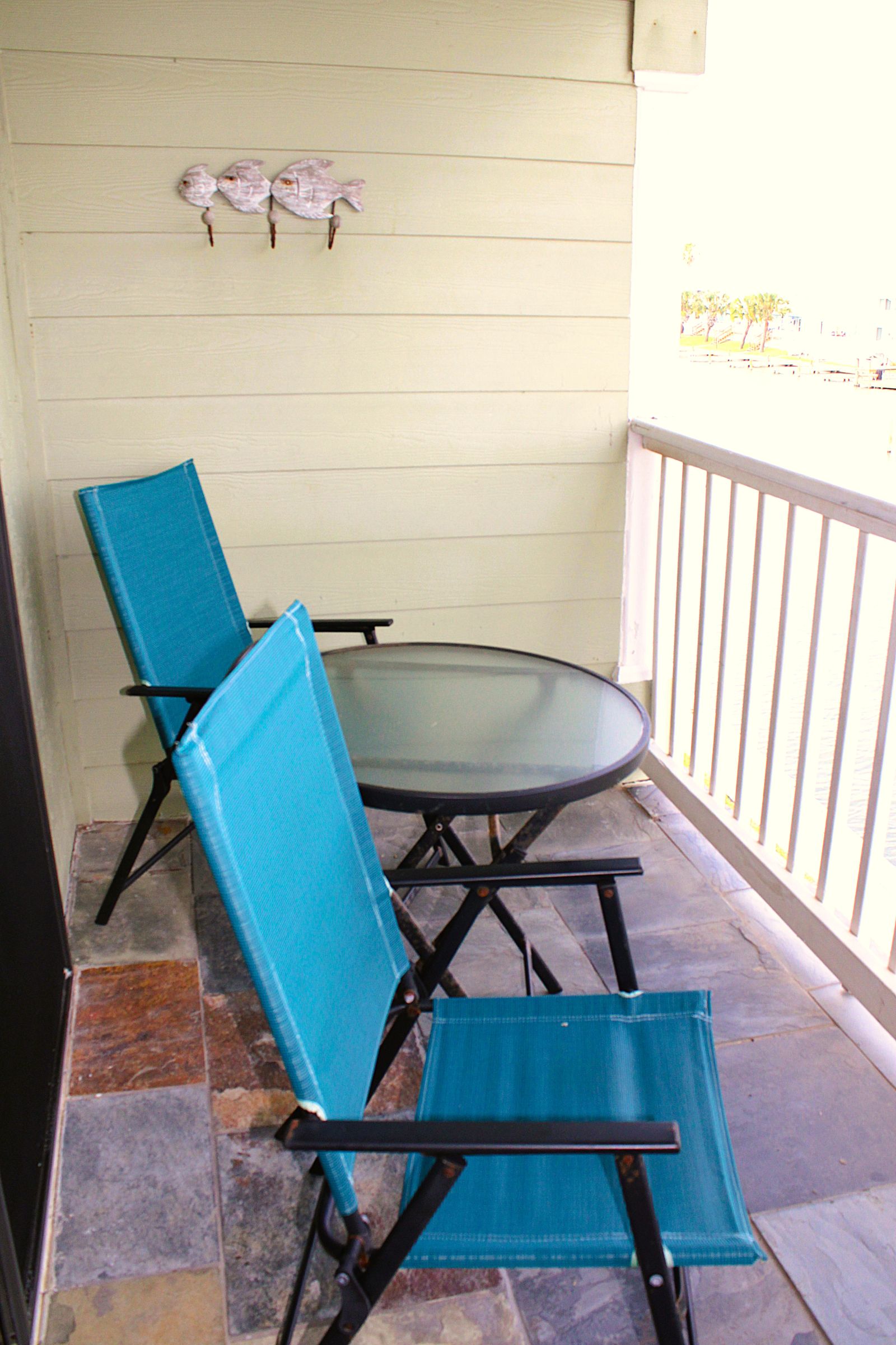 Corner condo with bay window overlooking pool | Photo 5
