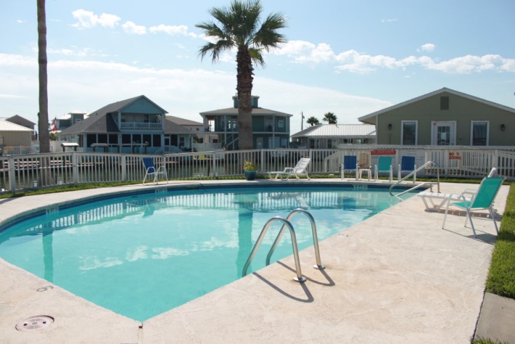 Corner condo with bay window overlooking pool | Photo 9