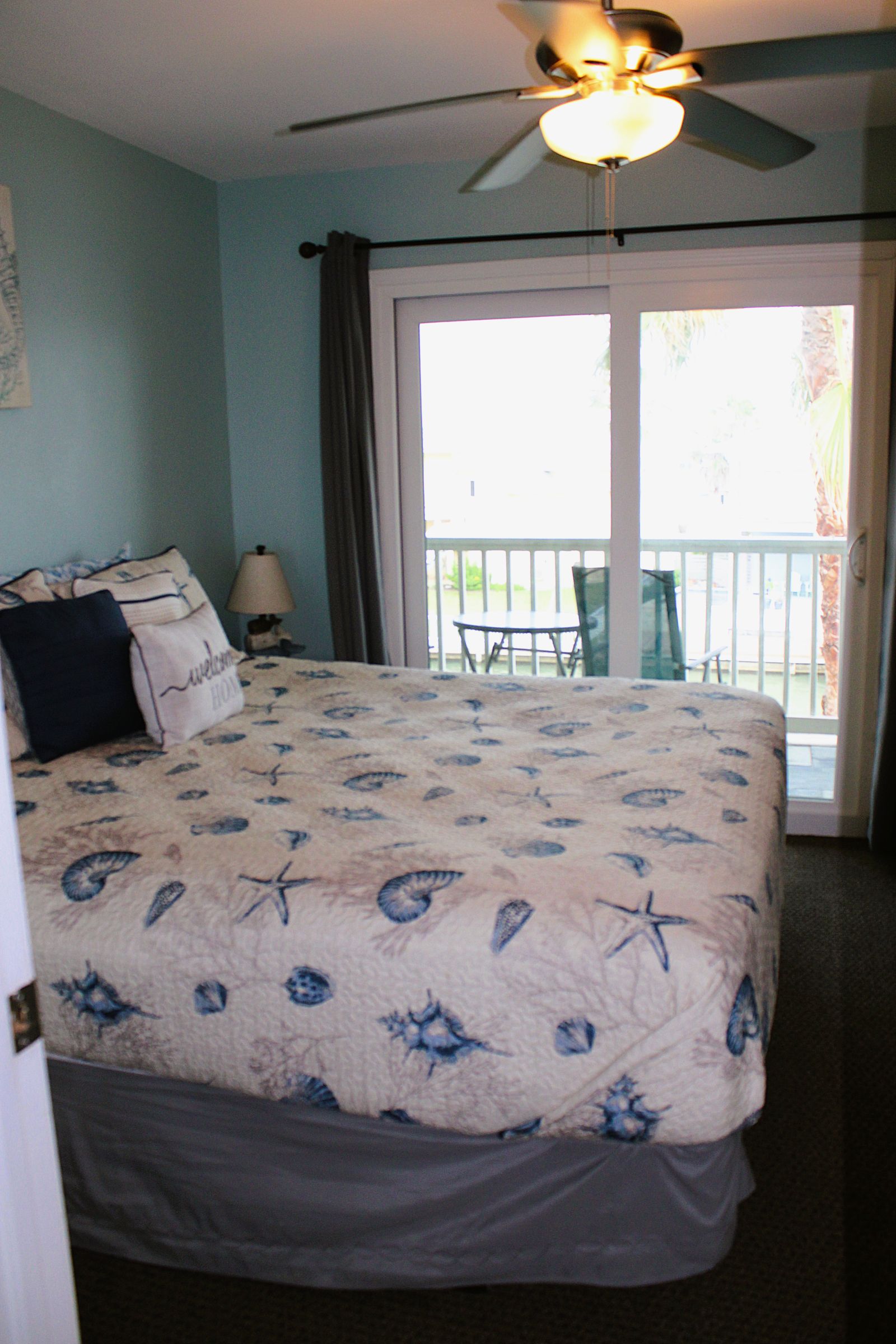 Corner condo with bay window overlooking pool | Photo 7
