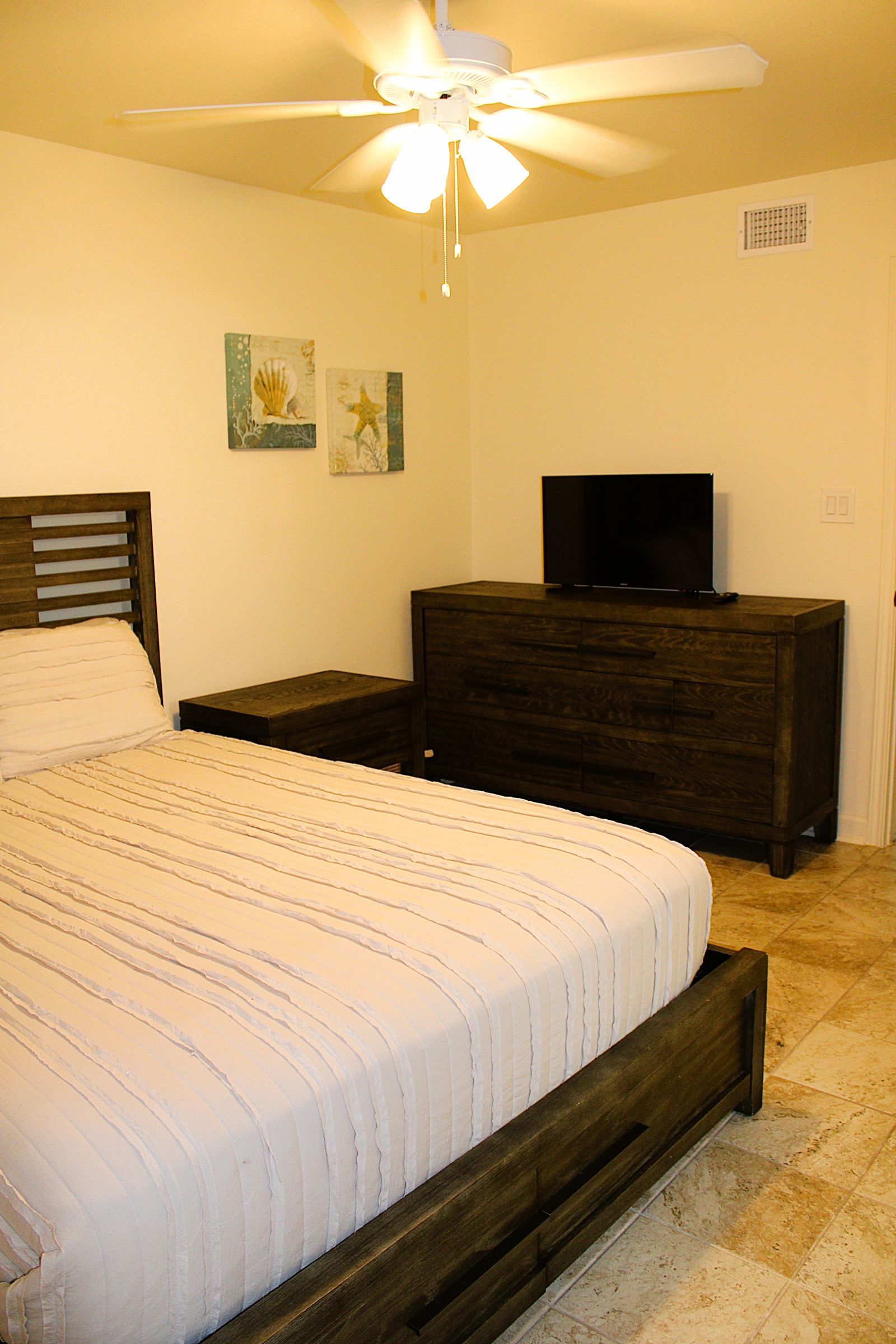 Key Allegro property overlooking canal | Photo 14