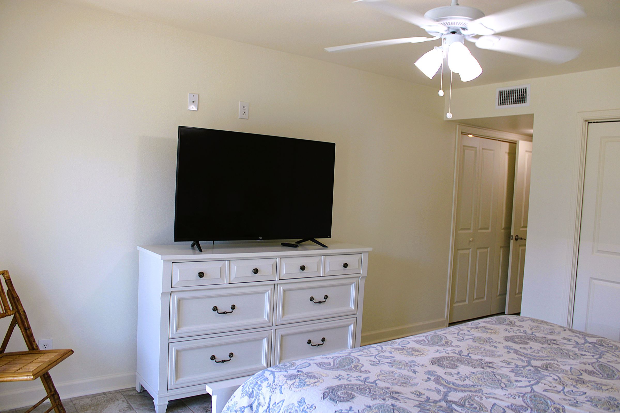 Key Allegro property overlooking canal
