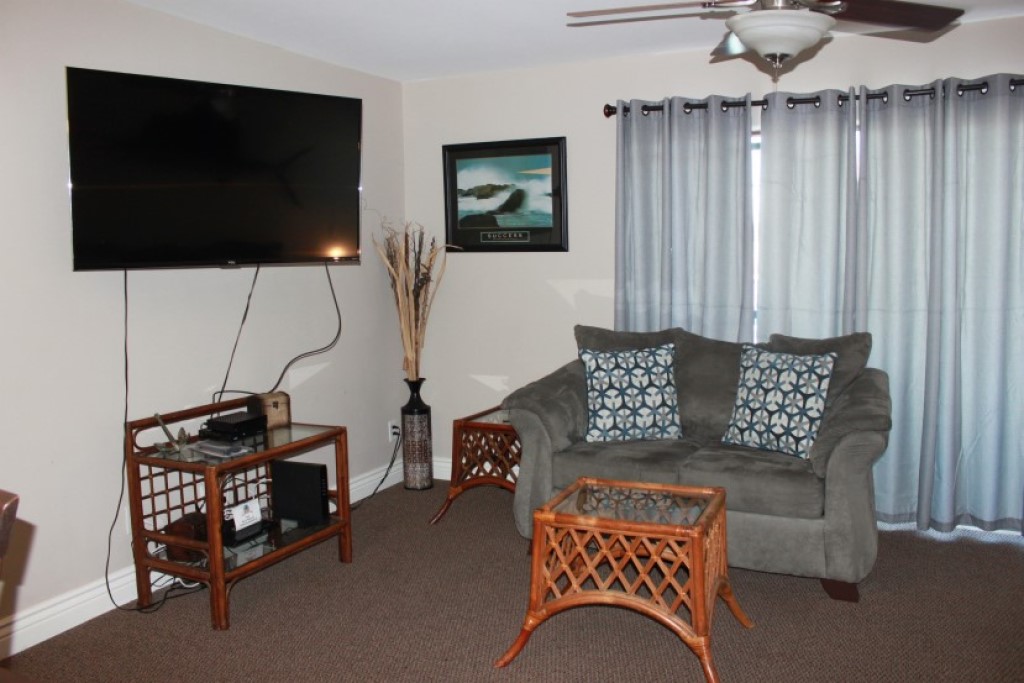 Canal side condo at Bayfront | Photo 16
