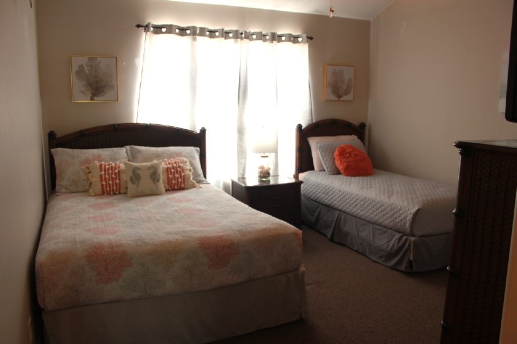 Canal side condo at Bayfront | Photo 8