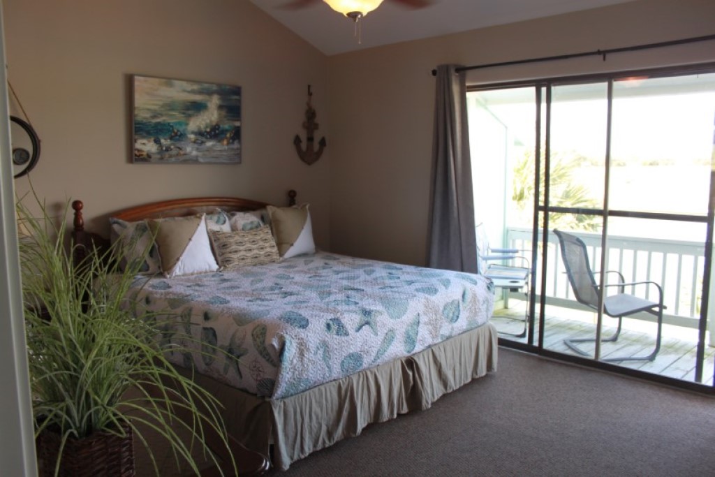Canal side condo at Bayfront | Photo 17