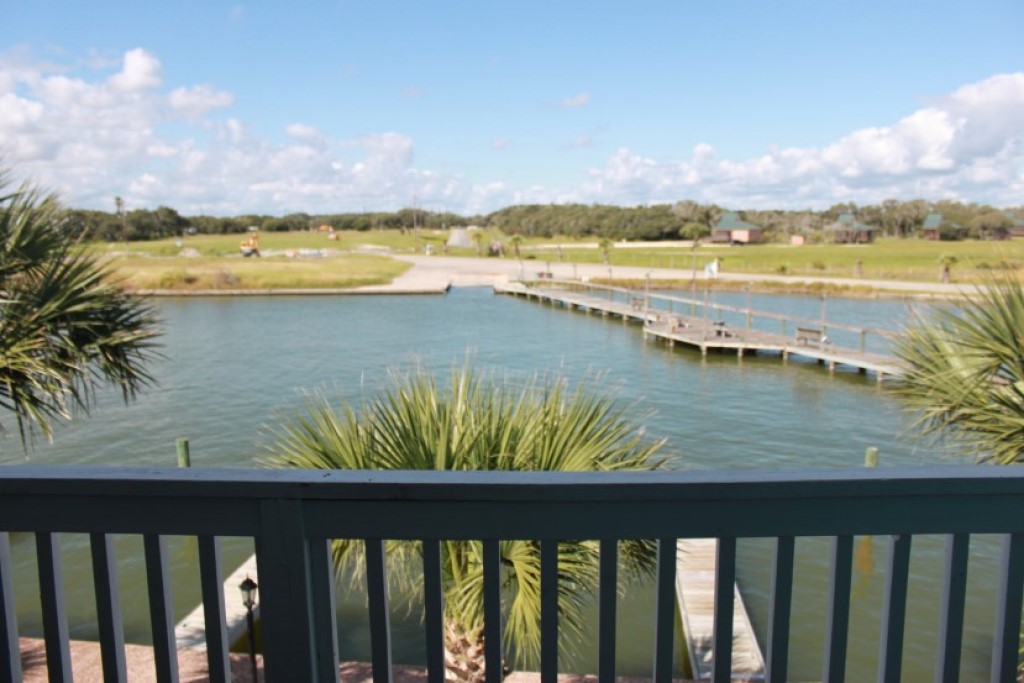 Canal side condo at Bayfront | Photo 20