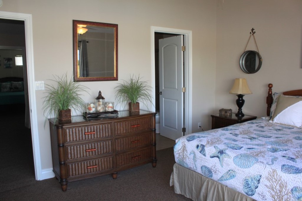 Canal side condo at Bayfront | Photo 13