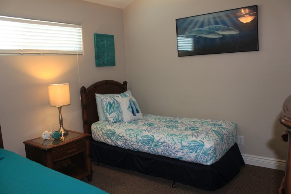 Canal side condo at Bayfront | Photo 15