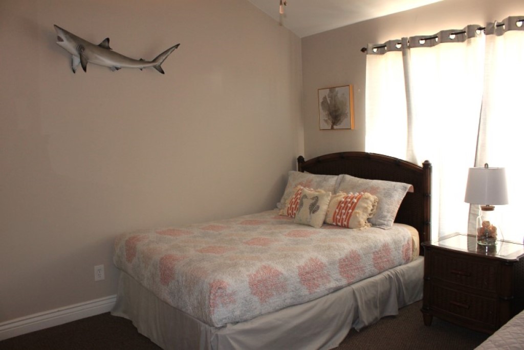 Canal side condo at Bayfront | Photo 9
