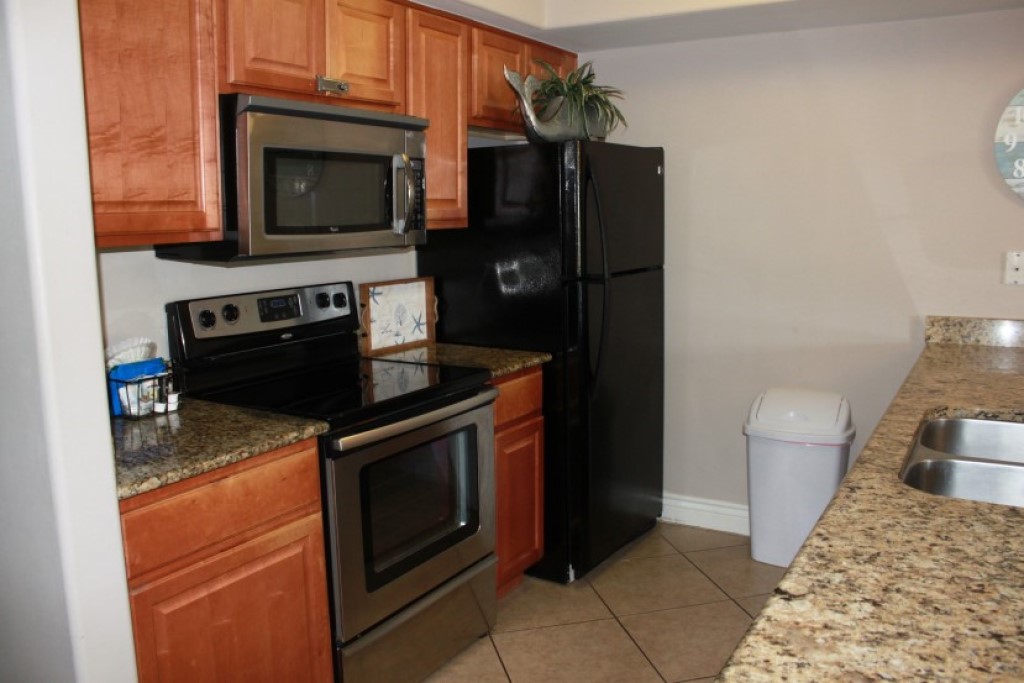 Canal side condo at Bayfront | Photo 12