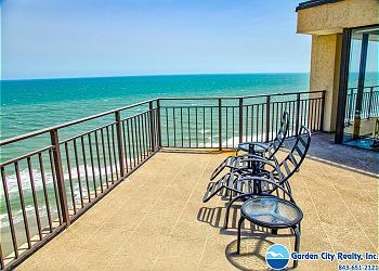 Stunning Penthouse Rental Apartment With Garden image