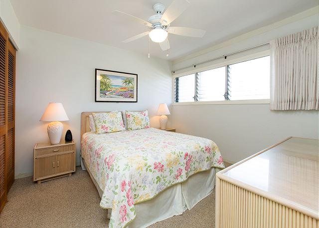 Bedroom with Queen Bed
