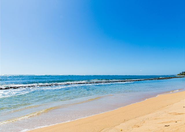 Fuji Beach a short walk from Kapaa Shore