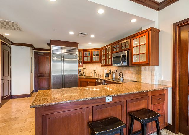 Full Kitchen and Bar Area