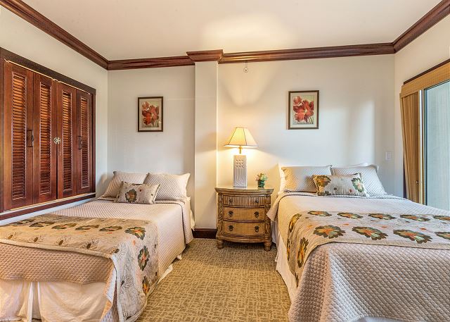 Queen and Full size bed and private bathroom.