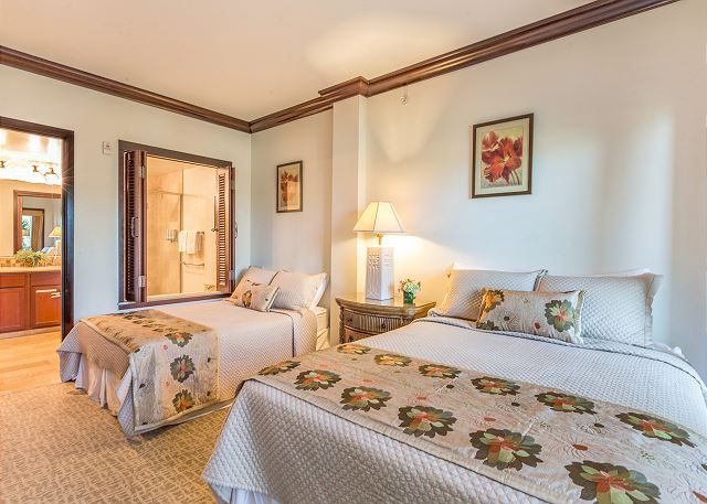 Second bedroom with Queen and Full size beds & Lanai