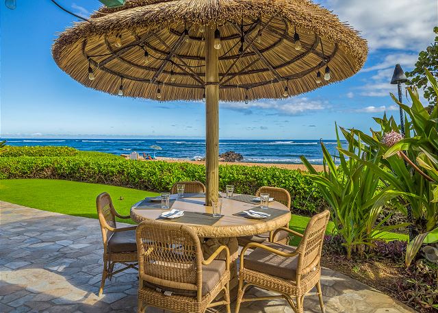 Resort oceanfront dining