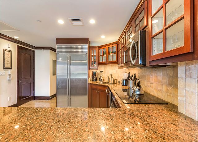 Full Kitchen for Dining In; coffee maker, blender, microwave, et