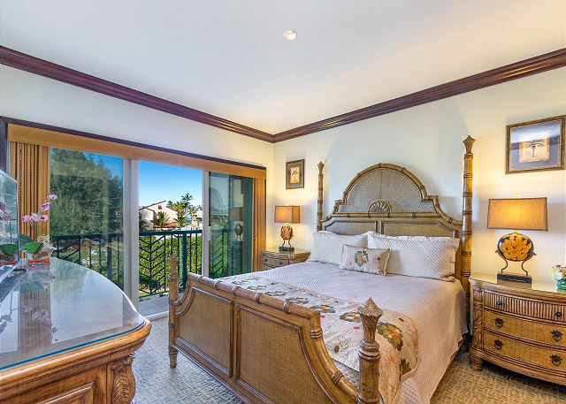 Master bedroom with King bed and Private Lanai