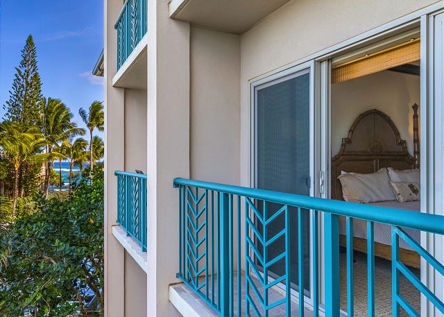 Peek-a-boo Ocean View from Living Room Lanai