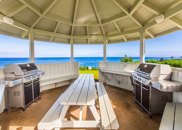 Resort BBQ Area overlooking the Pacific Ocean