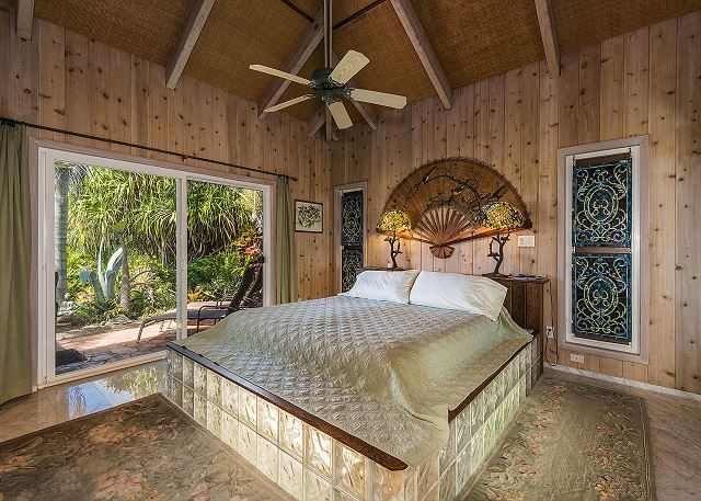Royal Garden Sutie (Master Bedroom) with King Size Bed TV, Hot T