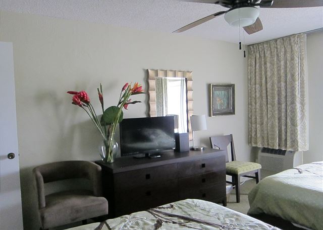 Bedroom with 2 full size beds
