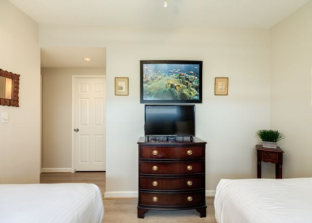 0712 Timeless Shoreline Residence