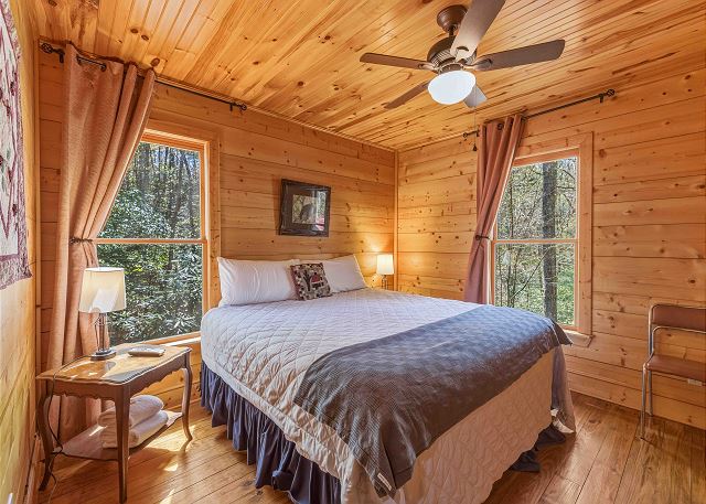 Knotty Pine | Photo 10